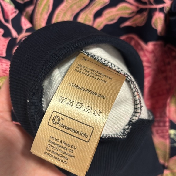 New Scotch and Soda
Big All Over Print Sweatshirt - Picture 10 of 16